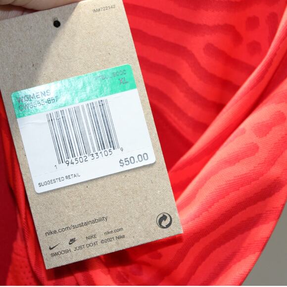 Nike Red Active Tshirt Top Size XL NWT - Picture 4 of 4